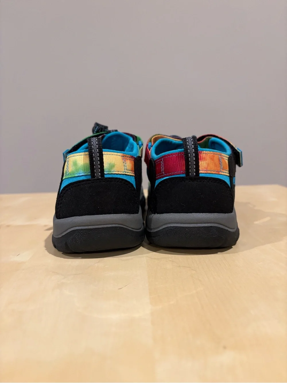 KEEN Newport H2 Big Kids Rainbow Tie Die Closed Toe Sandals size 5 - Picture 2 of 9